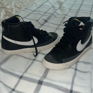 Nike blazer black sneakers